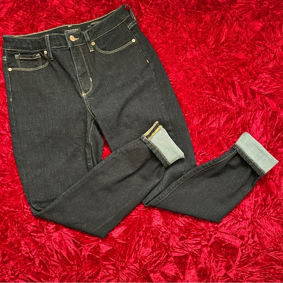 SOLD- Banana Republic Curvy Mid Rise Skinny Jeans - Picture 4 of 15